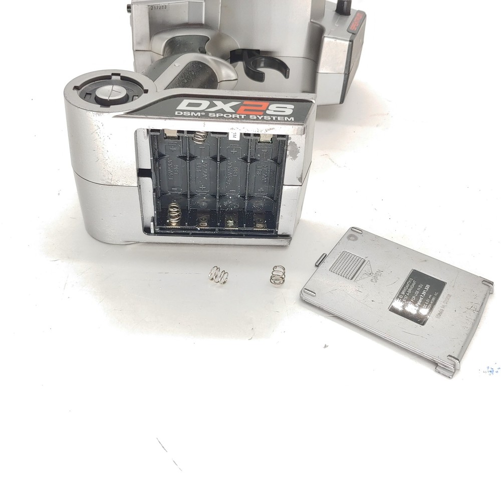 Spektrum DX2S DSM 2CH Transmitter BAD BATTERY TRAY READ