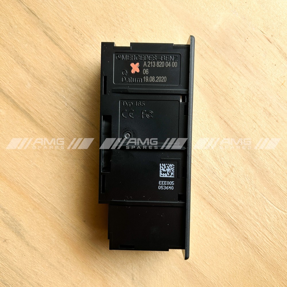 Genuine Mercedes OEM card reader USB connection module unit socket A2138200400