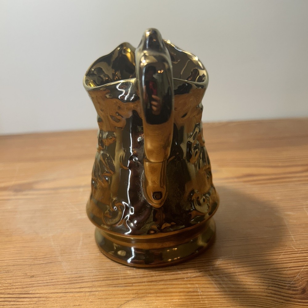 WADE ENGLAND GOLD COLORED CREAMER! Chip on bottom
