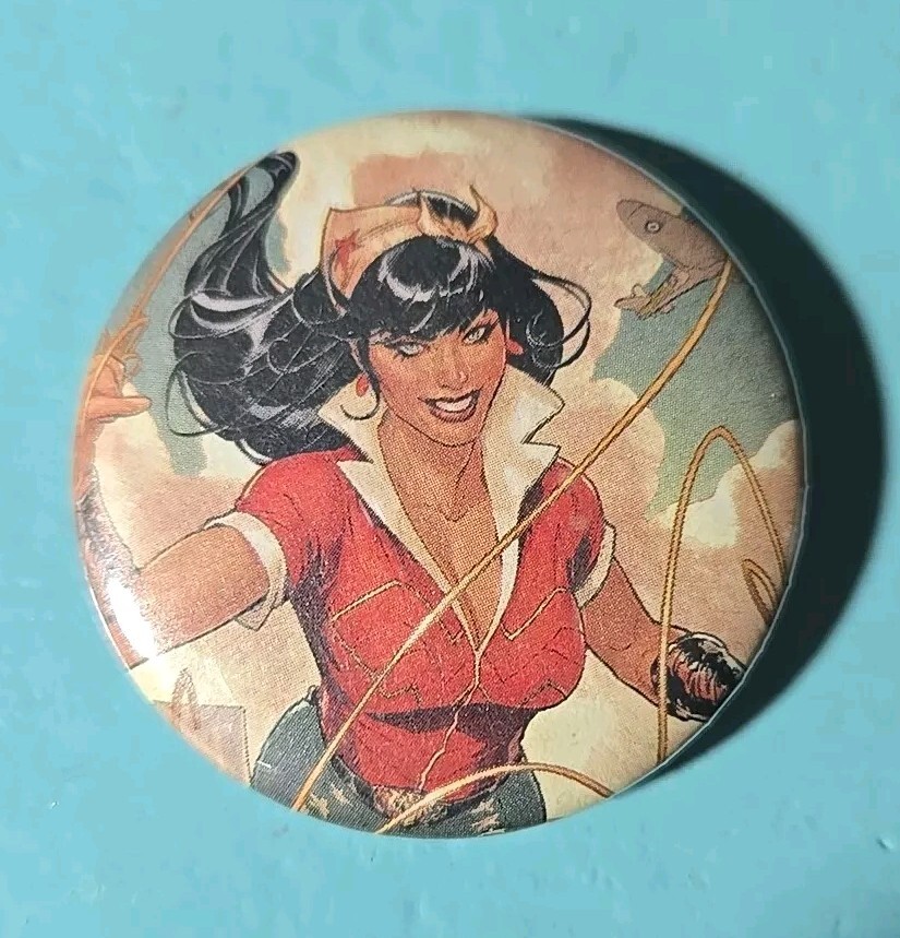 Wonder Woman DC Comics 2" Pin Back Comic Button #22