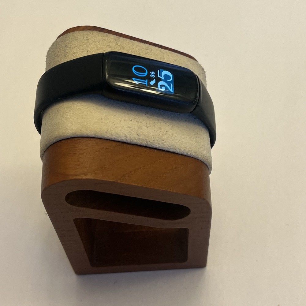 Fitbit Luxe, Tested, Excellent, Charger Included, Black On Black