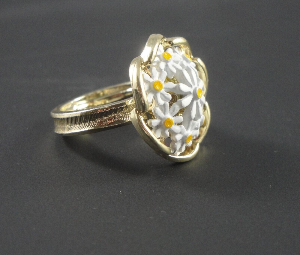 Vintage Chamomile Ring size 5 to 5.5