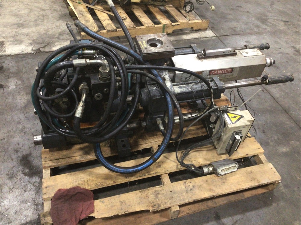 Injection Unit from 44 Ton Cincinnati Press. Molding. Read description #143TW
