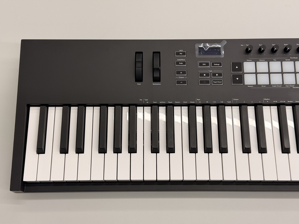 Novation Launchkey 88 [MK3] Keyboard Controller - IN BOX
