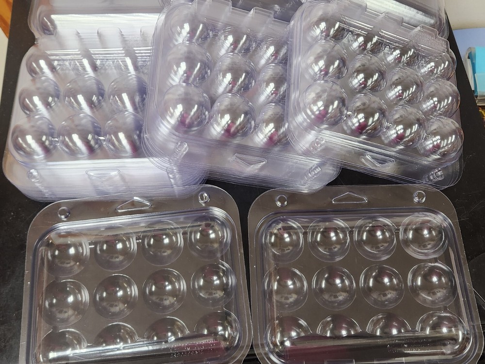 ( 25 ) GOLF BALL CLAMSHELL PLASTIC PACKAGING. HOLDS 12 BALLS