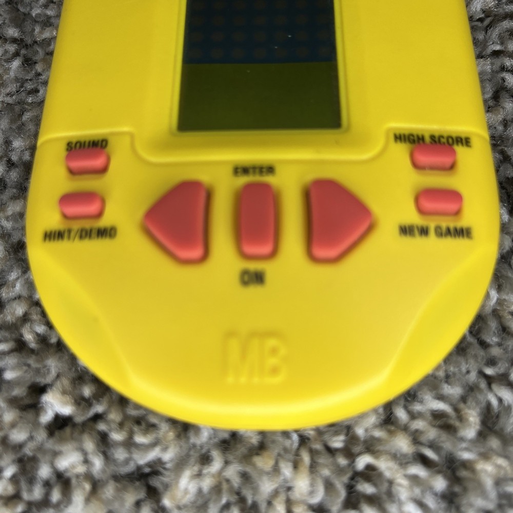 Milton Bradley 1995 Connect Four Electronic Hand Held Game TESTED