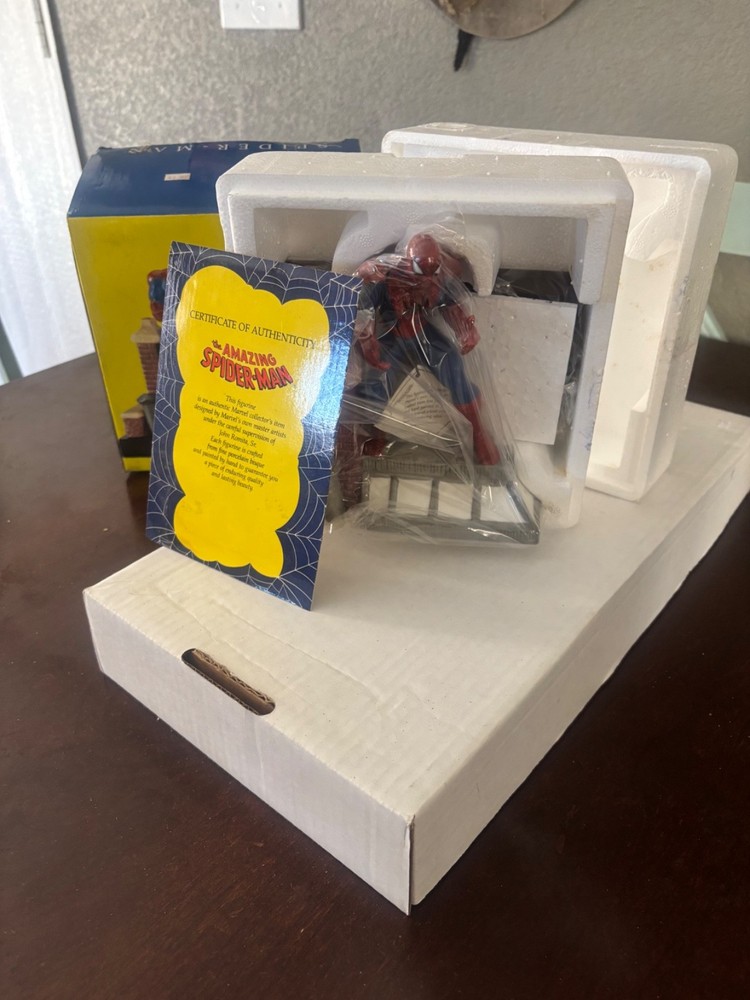 The Marvel Collection - " Spider-Man" Collector Figure