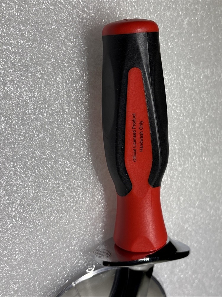 New Snap-on Tools Instinct Handle Inspired Pizza Cutter