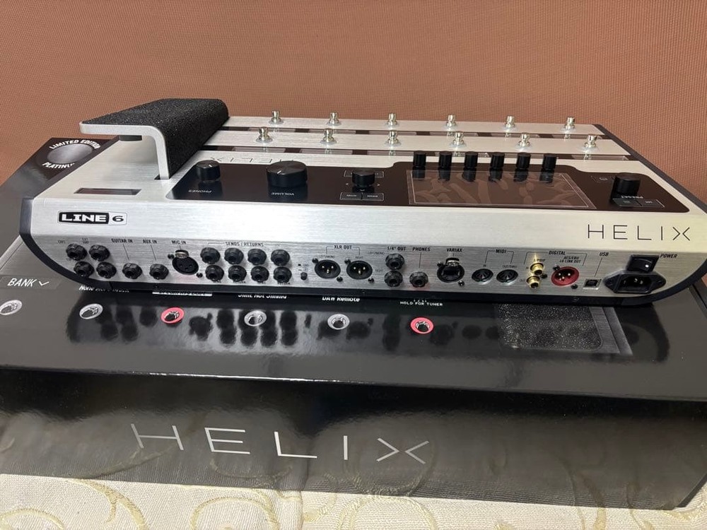 LINE 6 HELIX PLATINUM Effects Pedal