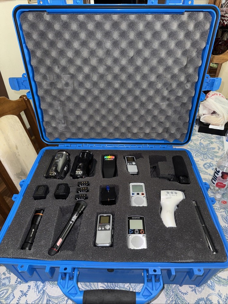 -GHOSTS HUNTING -Advanced Starter Set With Carrie Case ￼