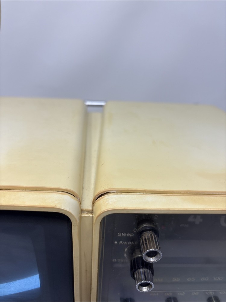 Rare 1974 RCA AT 059Y “ELVIS ” "LUNAR 1" AM/FM/Television/Clock- Tested