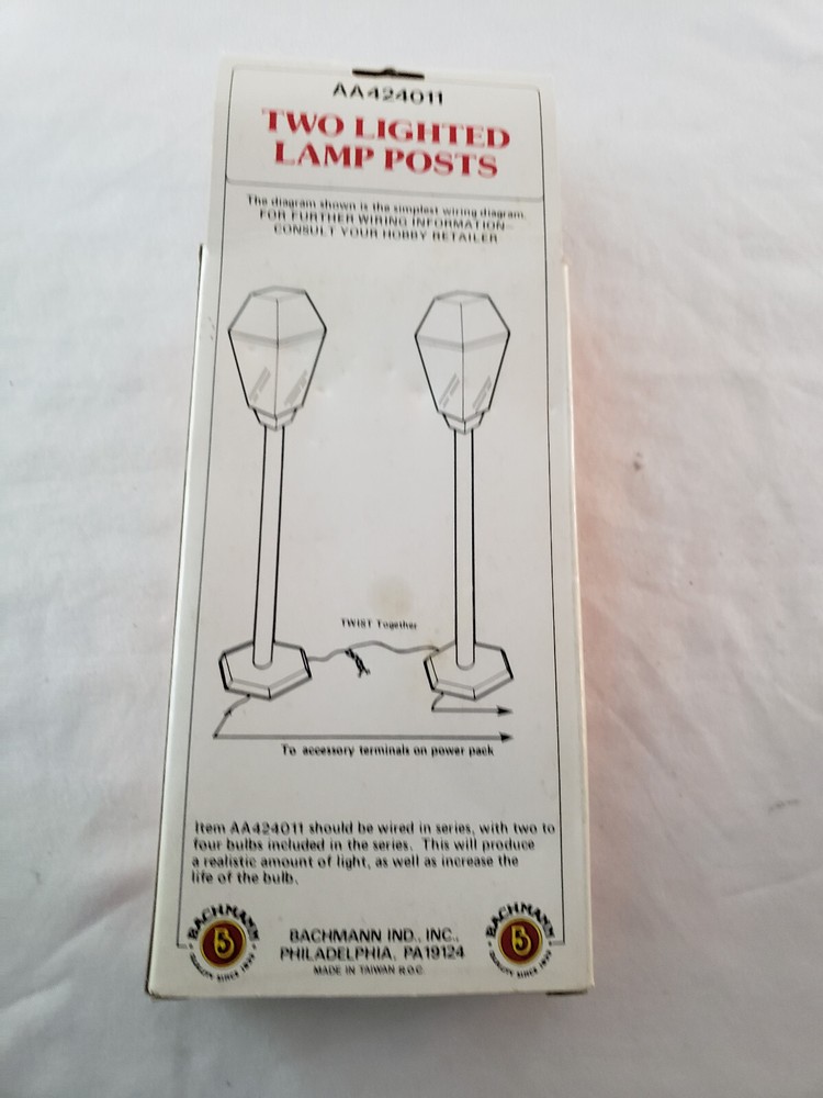 Bachmann HO Scale Highlights Two Lighted Lamp Posts Lndscape Accessory AA424011