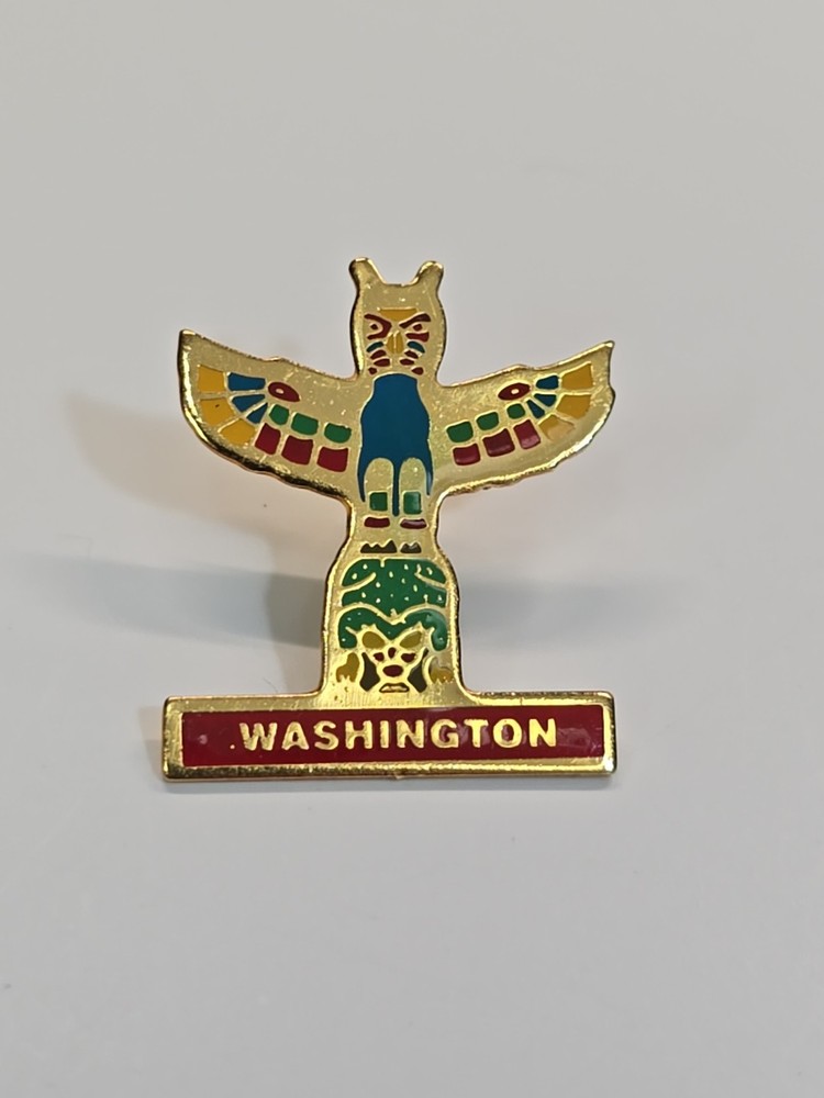 Washington Totem Pole Souvenir Lapel Pin