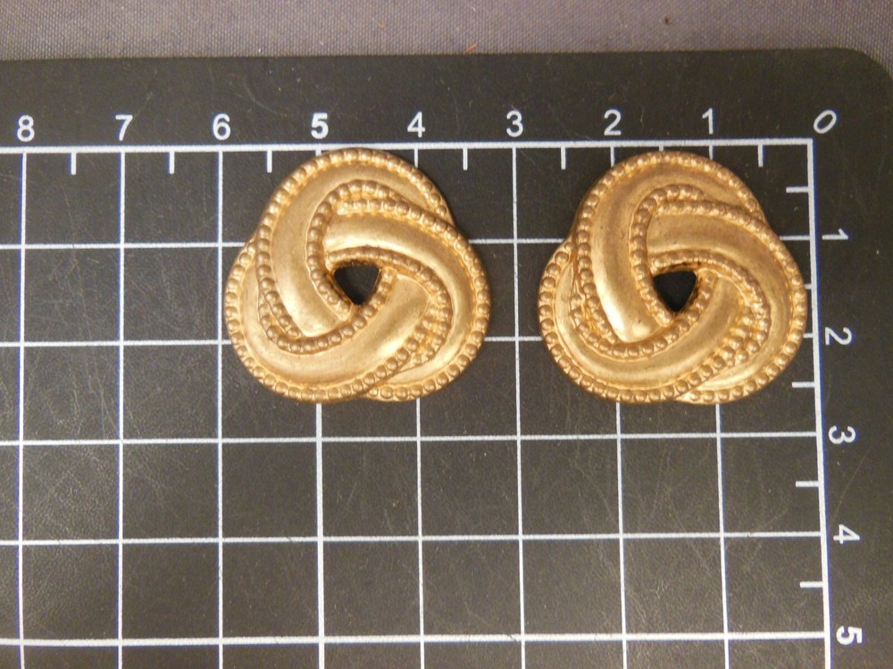 Brass Knot w/beaded edge (x2) Large stamping (osb172)