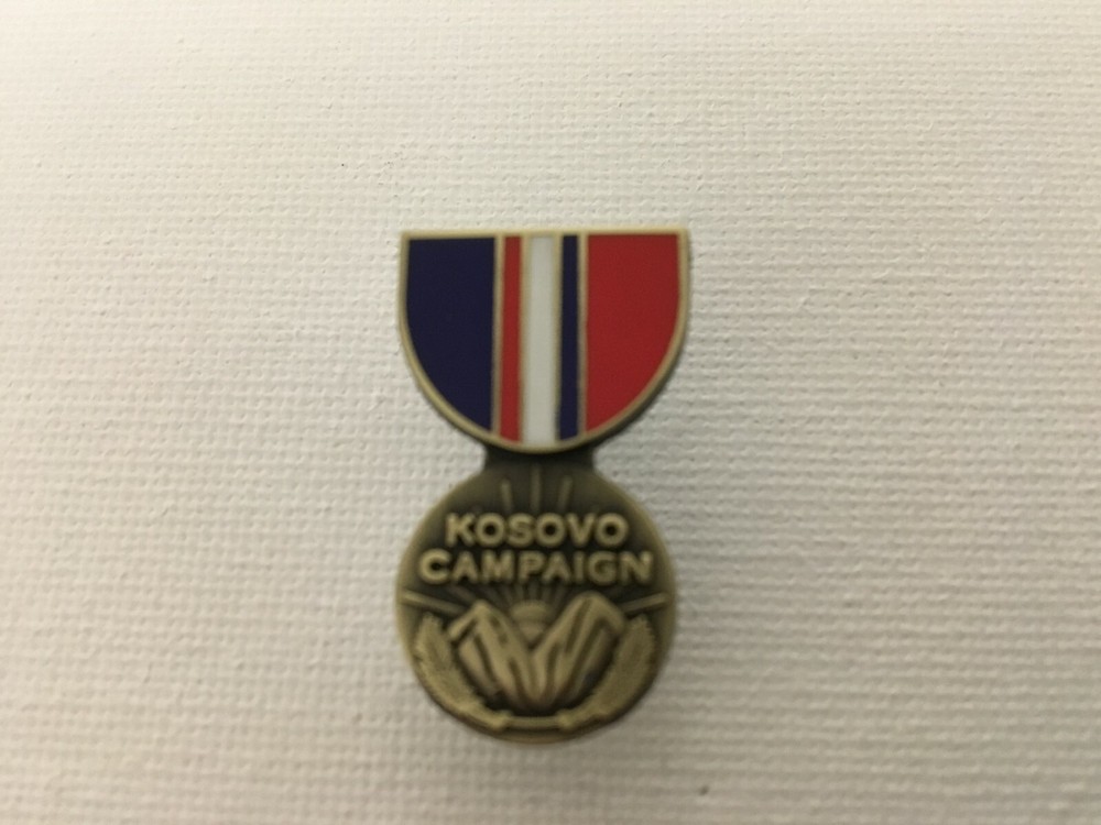 US FORCES KOSOVO CAMPAIGN MEDAL HAT/LAPEL PIN