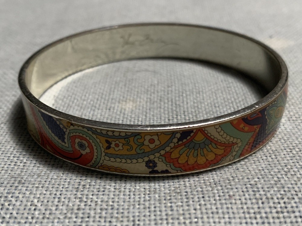 SIGNED VERA BRADLEY ART BANGLE BRACELET GOLD TONE