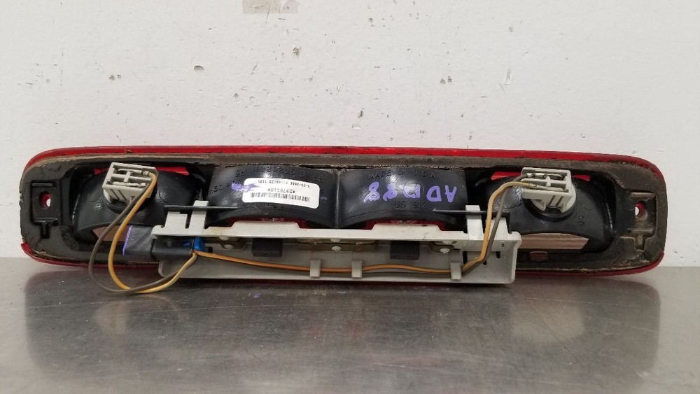 06 CHEVY SILVERADO 2500 HIGH MOUNTED STOP LIGHT