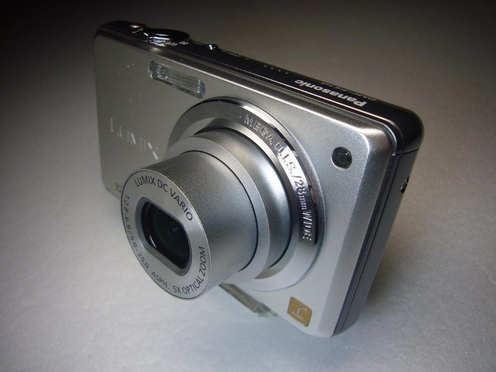 Panasonic LUMIX DMC-FS10 Silver Compact Digital Camera Full Set Tested