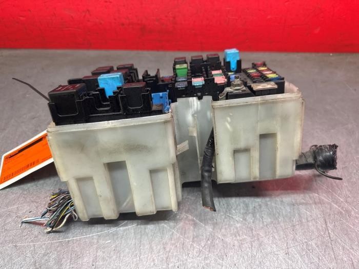 Fuse box Mazda 5 CR1 P22638515