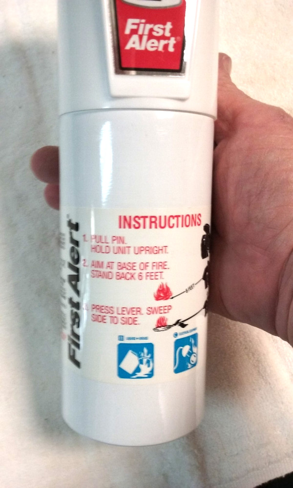 First Alert Kitchen Fire Extinguisher KFE2S5 Tested Fully Charged