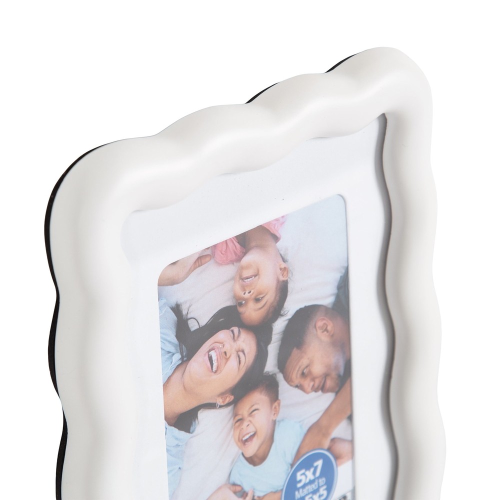 5x7 Wavy Black Picture Frame