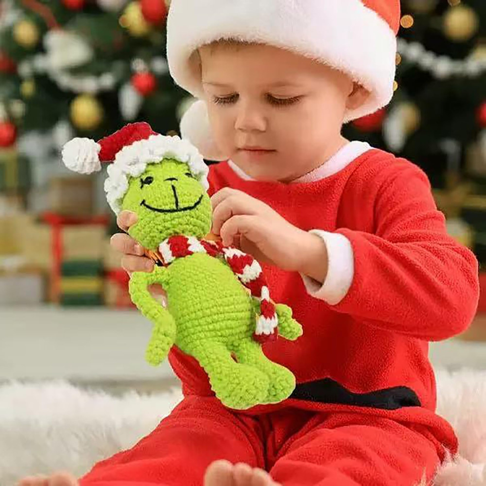Beginner Christmas Crochet Kit with Video Tutorials and Soft Yarn Hooks