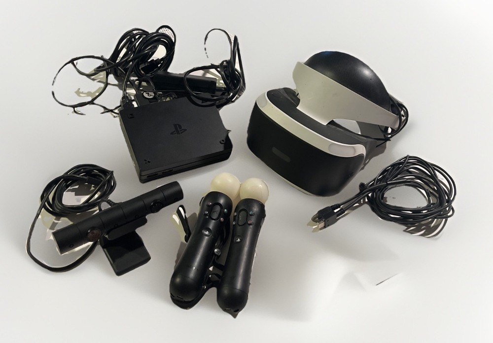Sony PS4 Virtual Reality VR PSVR  For PS4 Console. With Controllers (Read)
