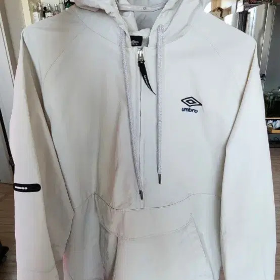 Umbro Anorak Windbreaker Jacket Light Used White & Gray