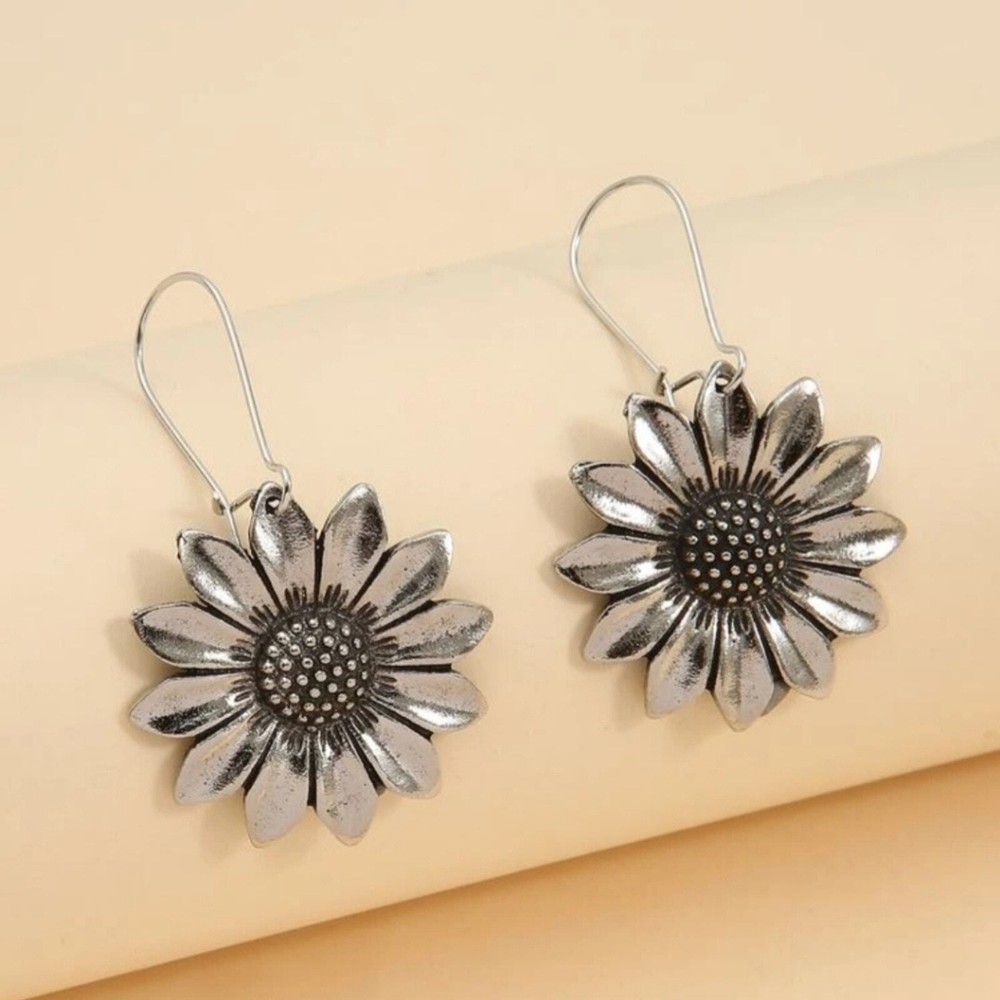 NWT Silver Sunflower Earrings
