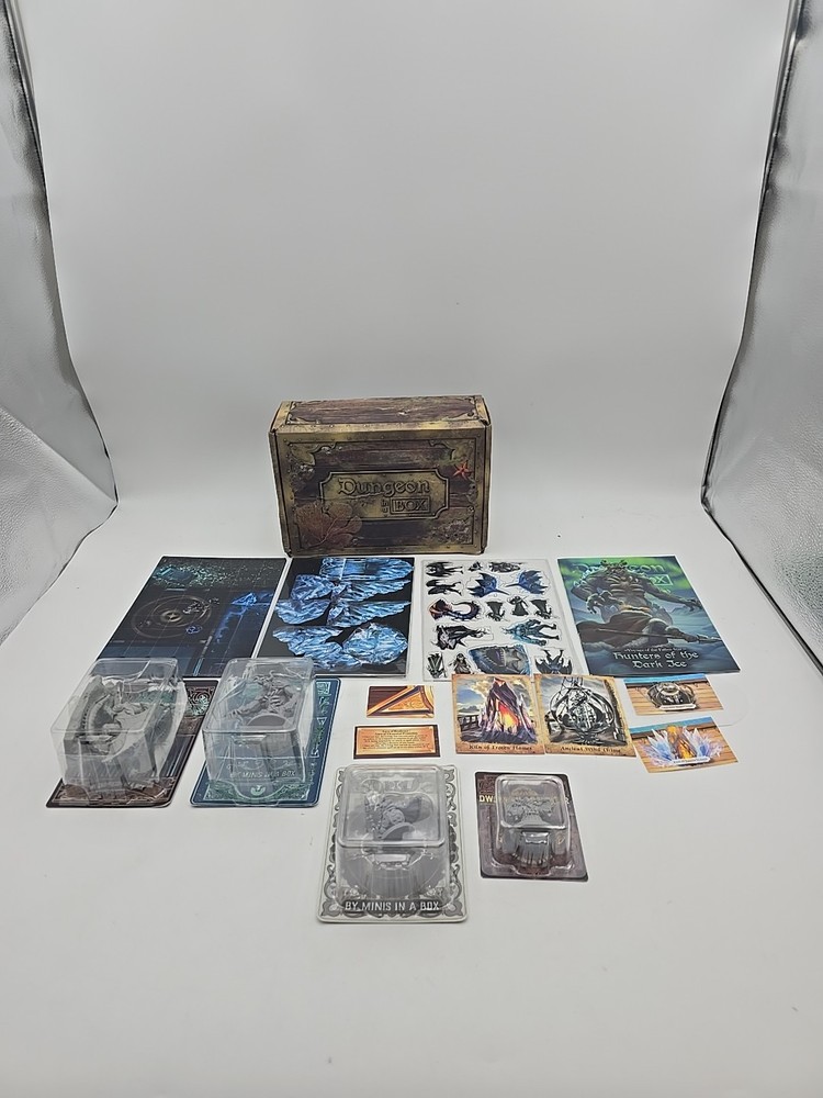 Dungeons & Dragons Dungeon In A Box Set With Multiple Items