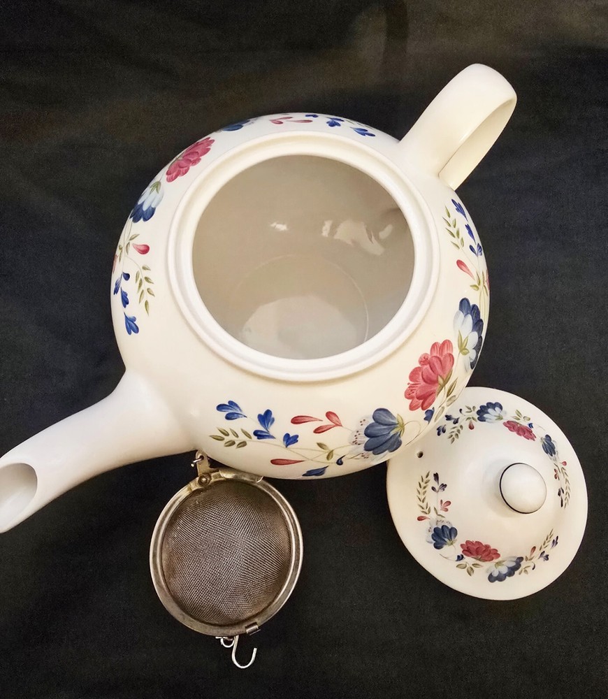 BHS Priory Tableware Floral Decor Teapot Made in Britain (with strainer)#435