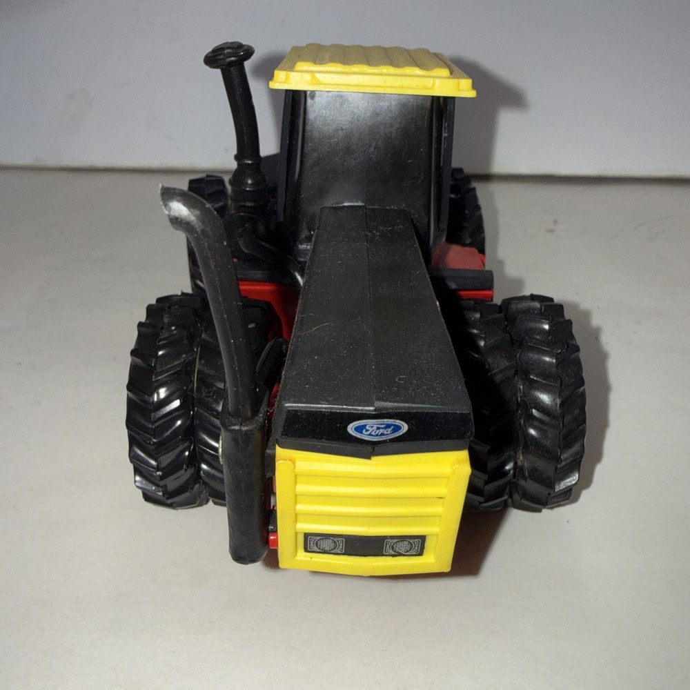 Scale Models - Versatile 836 Tractor With Duals - 1:32 Diecast