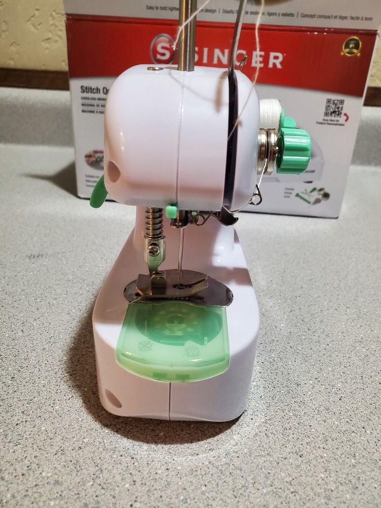 SINGER Stitch Quick Plus Cordless Handheld Portable Mending Machine Working