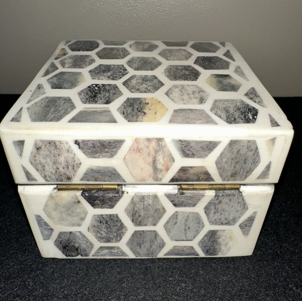SQUARE HANDMADE BONE INLAY STORAGE BOX~GRAY & WHITE HONEYCOMB PATTERN