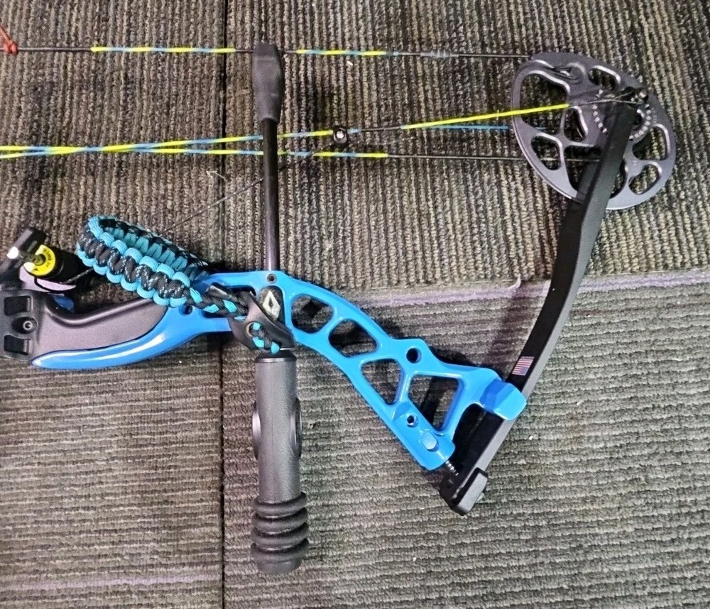 Diamond Archery by Bowtech Prism RH (Blue) Compound Bow + Bow Case & Accessories