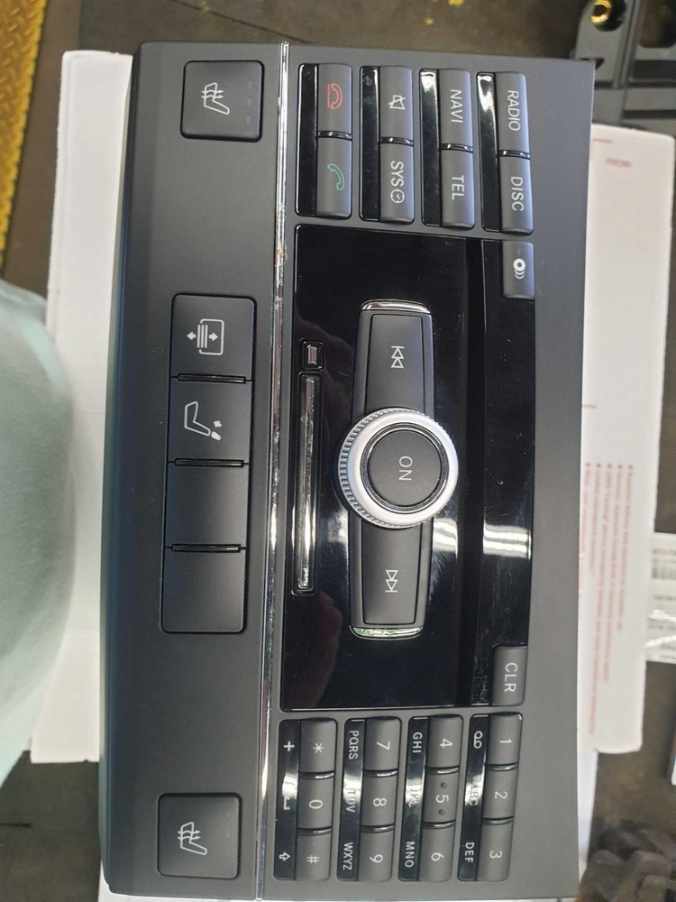 10 MERCEDES E350 Command Head Unit ID# 2129063201