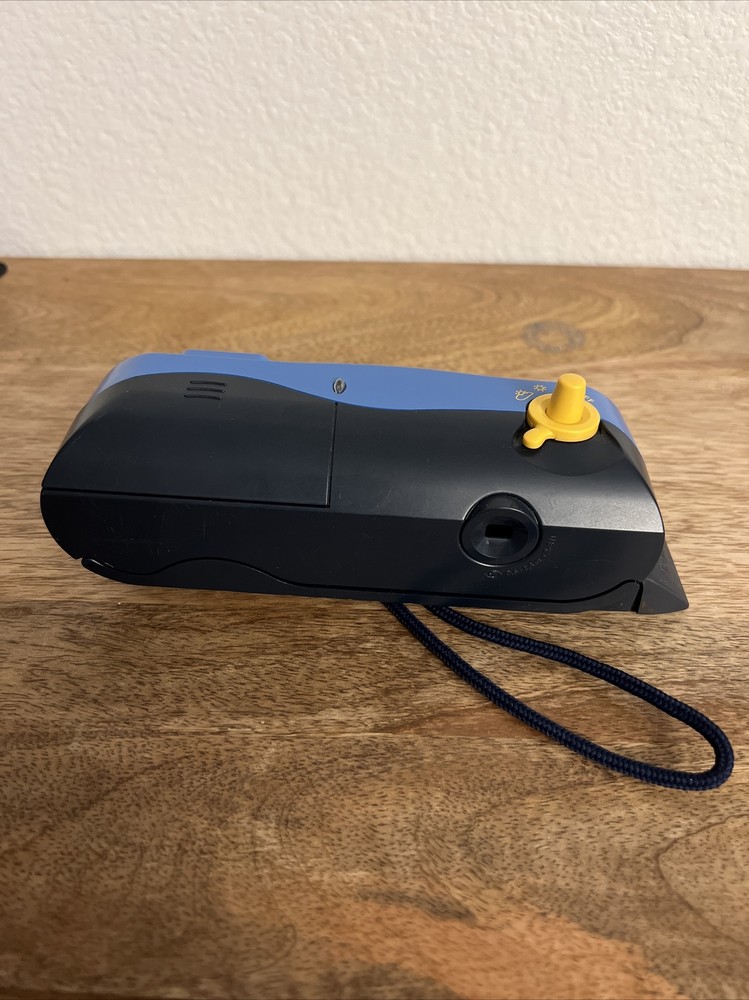 POLAROID I-ZONE BLUR INSTANT POCKET CAMERA (PRE-OWNED)