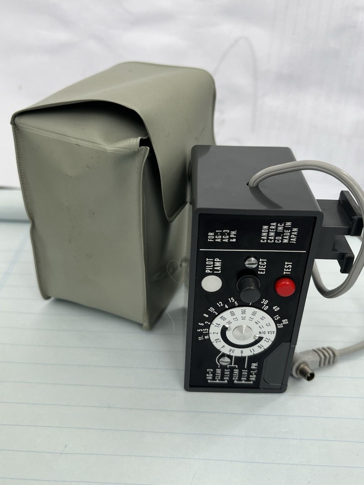 Canon Flash Unit — Model J-3 (Un Tested) With case