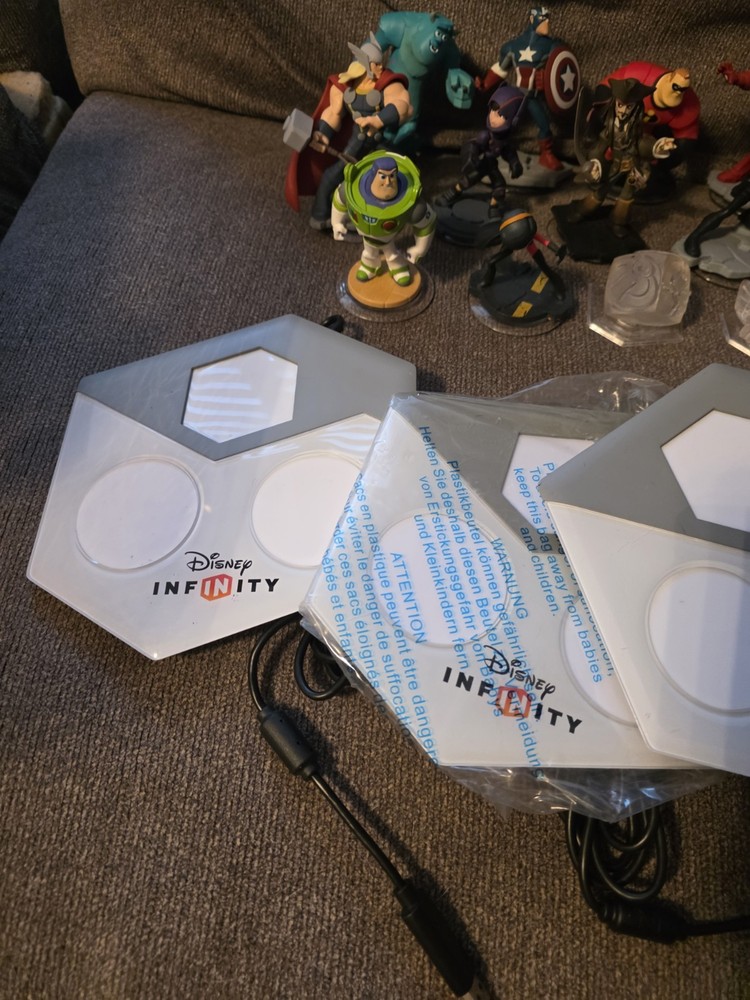 Disney Infinity Figure And Base Lot