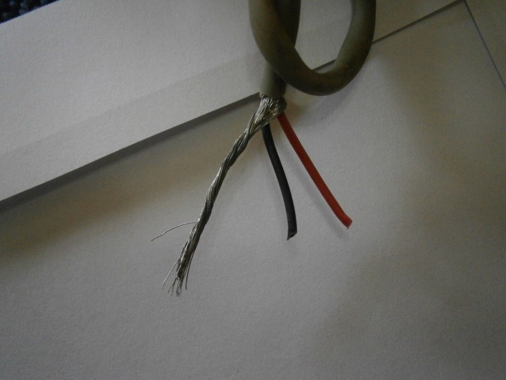 3 CHANNEL PREAMPLIFIER, WELL MADE WITH THREE INPUTS AND ONE OUTPUT...