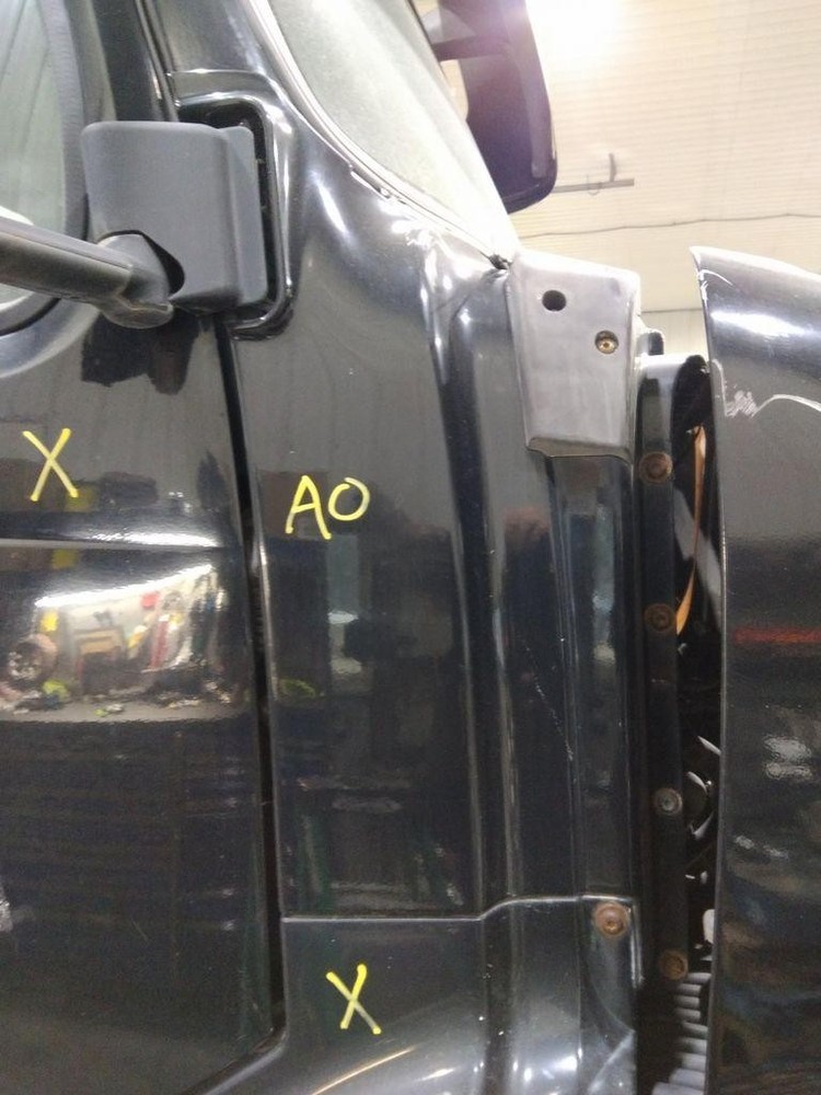 For 2000 VOLVO VNL COWL Right ,  MN