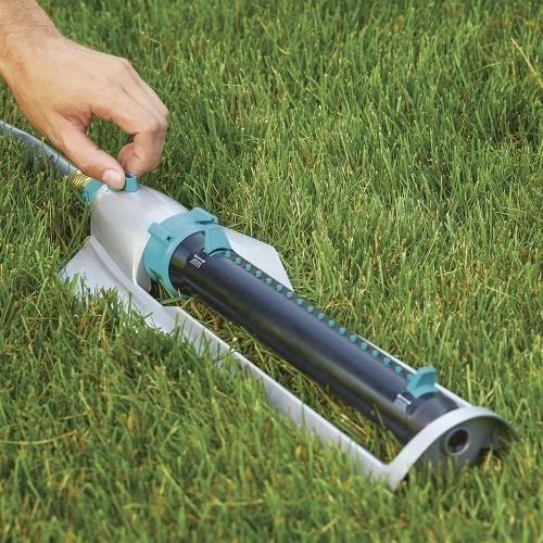 4000 Sq Ft Heavy Duty Rectangular Sprinkler with Metal Base