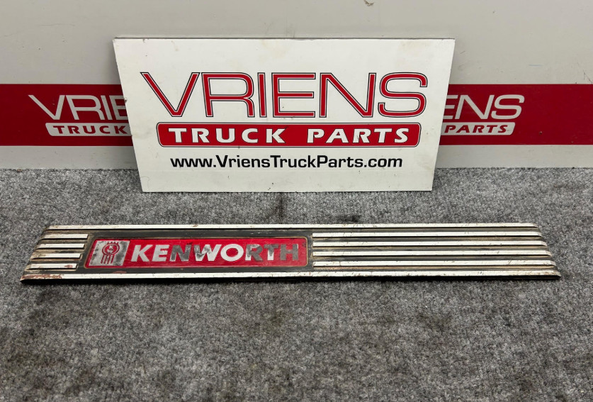 KENWORTH  S60-1220R TREADPLATE TRIM PANEL