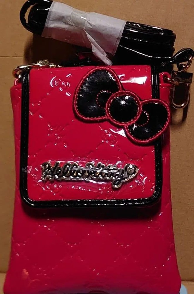 Hello Kitty Embossed Gadget Case With Mirror ()