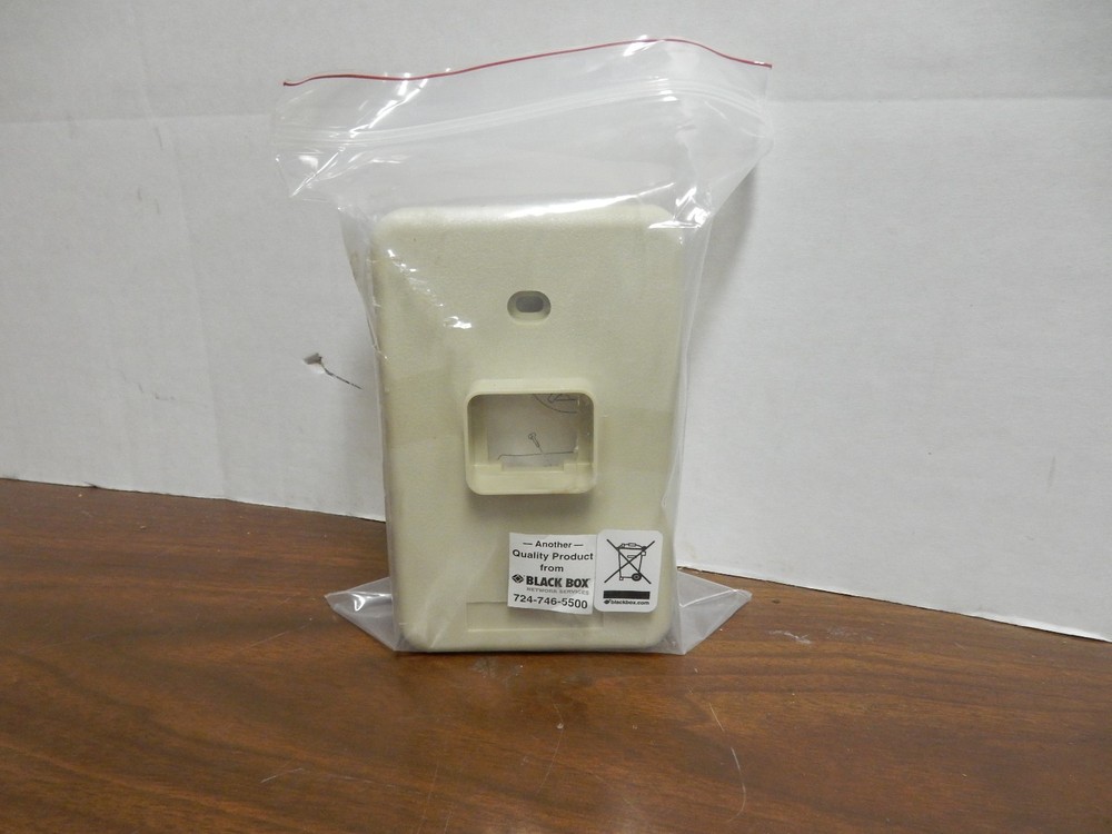 BLACK BOX MODEL 501724 TYPE 1 SURFACE-MOUNT BOX