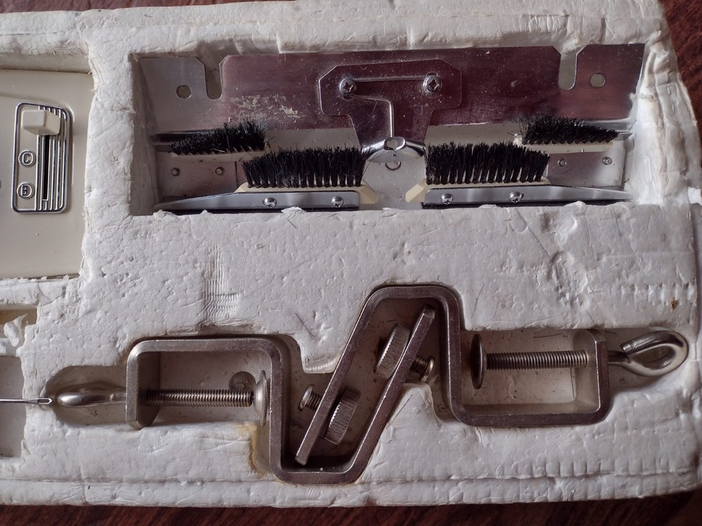 Studio SR302 Ribbing Attachment (Ribber)