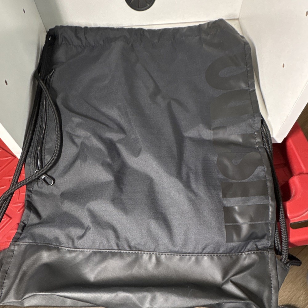 Nike Black Drawstring Gym Bag Polyester Zip Pocket Adjustable Strap CW6533