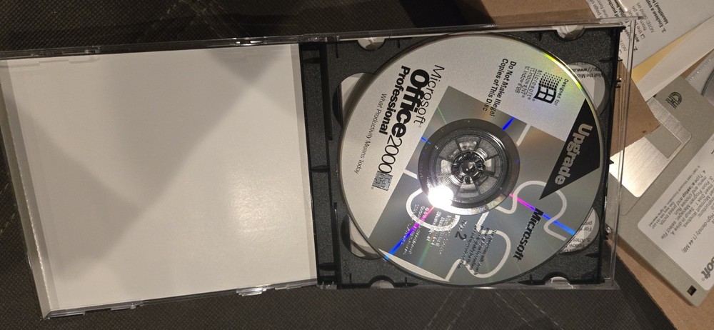 Microsoft Office 2000 Professional Upgrade CD-ROM Windows 95 98 NT Complete Box