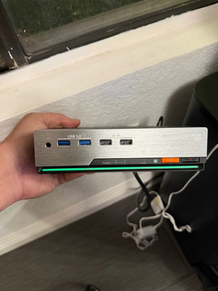 TeSmart DKS202-M24-USBK - KVM Switch - Used