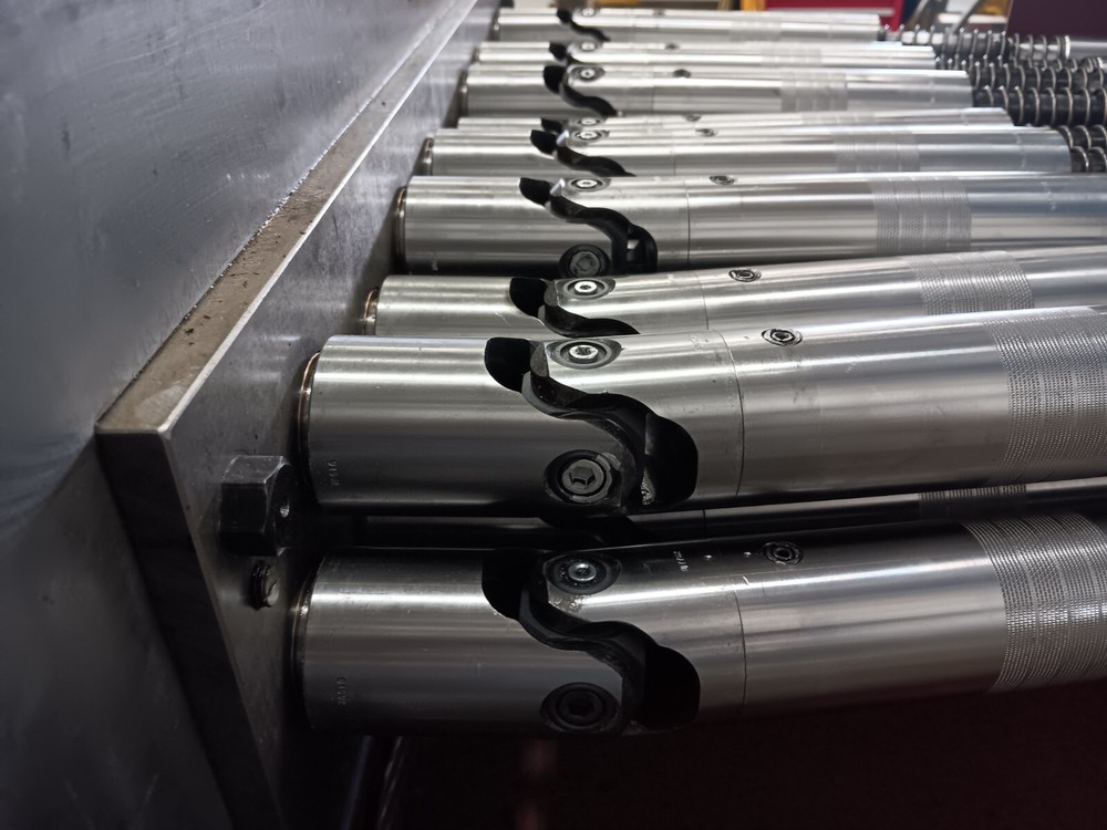 USED HERR VOSS SPINDLES FOR WORK ROLLS ON LEVELER